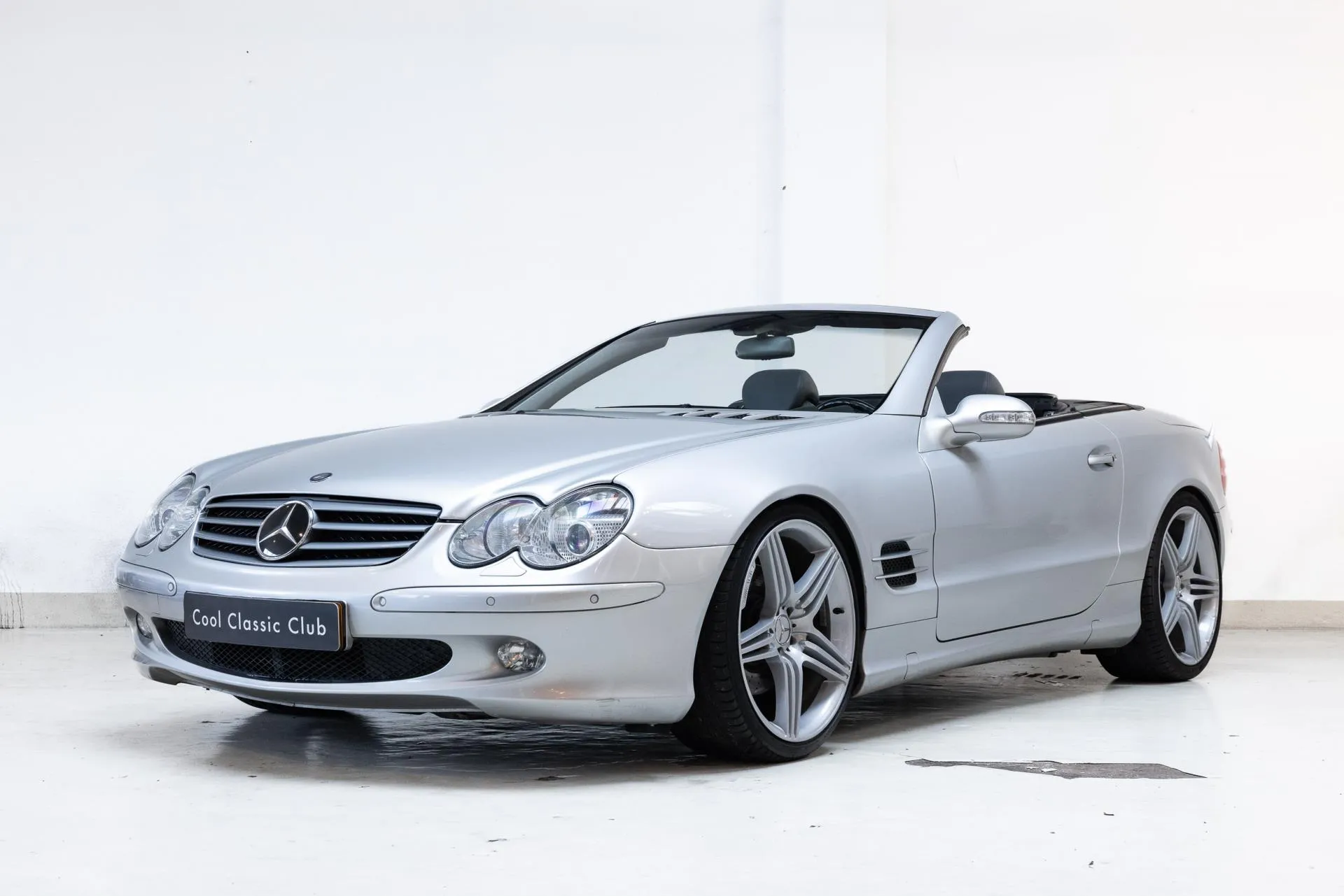 SL 500 R 230 (2001-2006) 1/18 ブリリアントシルバー 1/18 Dealer Edition 2001-2006 Mercedes-Benz AMG SL 500 SL500 (R230